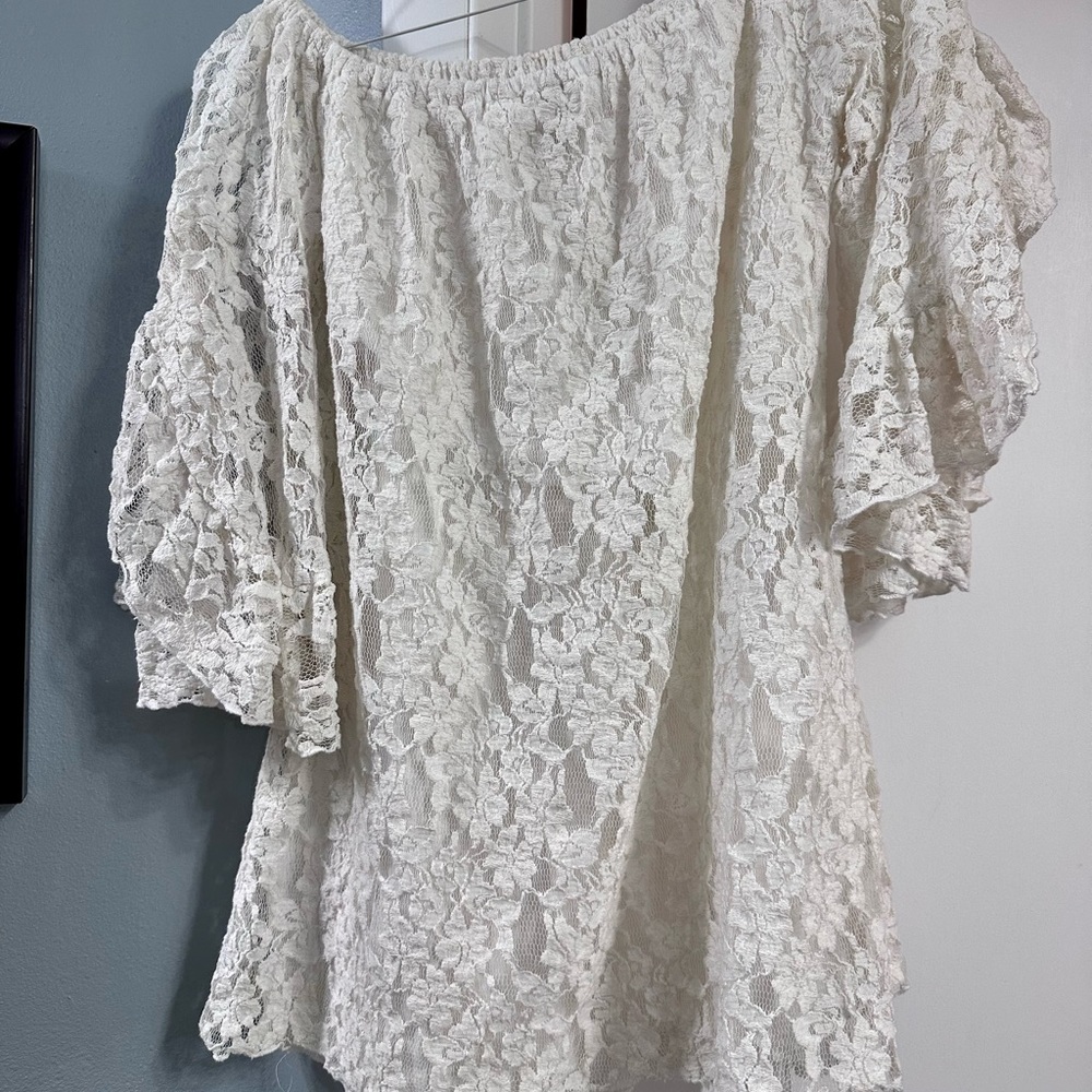 Women’s Tops - Picture 2 of 10